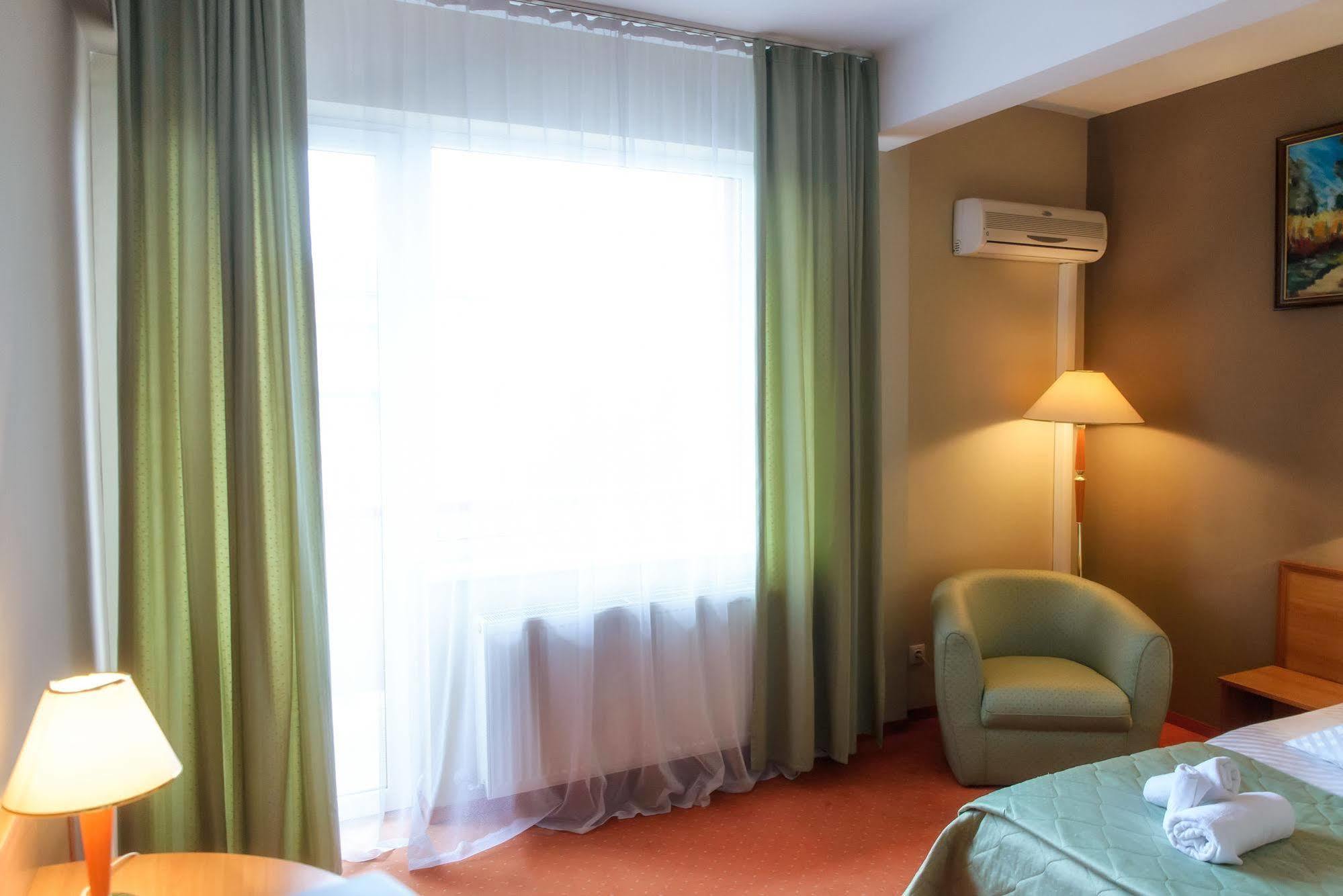 Hotel Rivulus Baia Mare Exterior photo